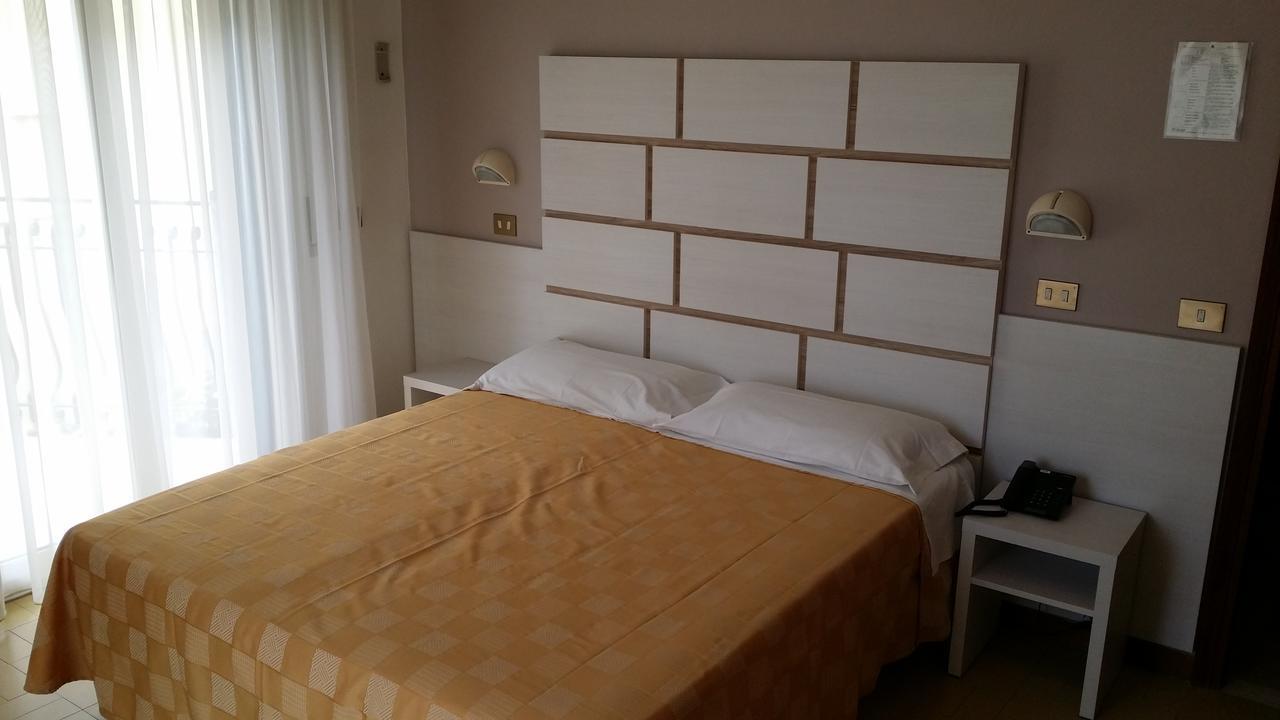 Hotel La Falena تّشيرفييا المظهر الخارجي الصورة