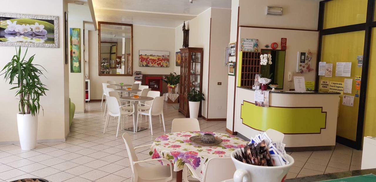 Hotel La Falena تّشيرفييا المظهر الخارجي الصورة